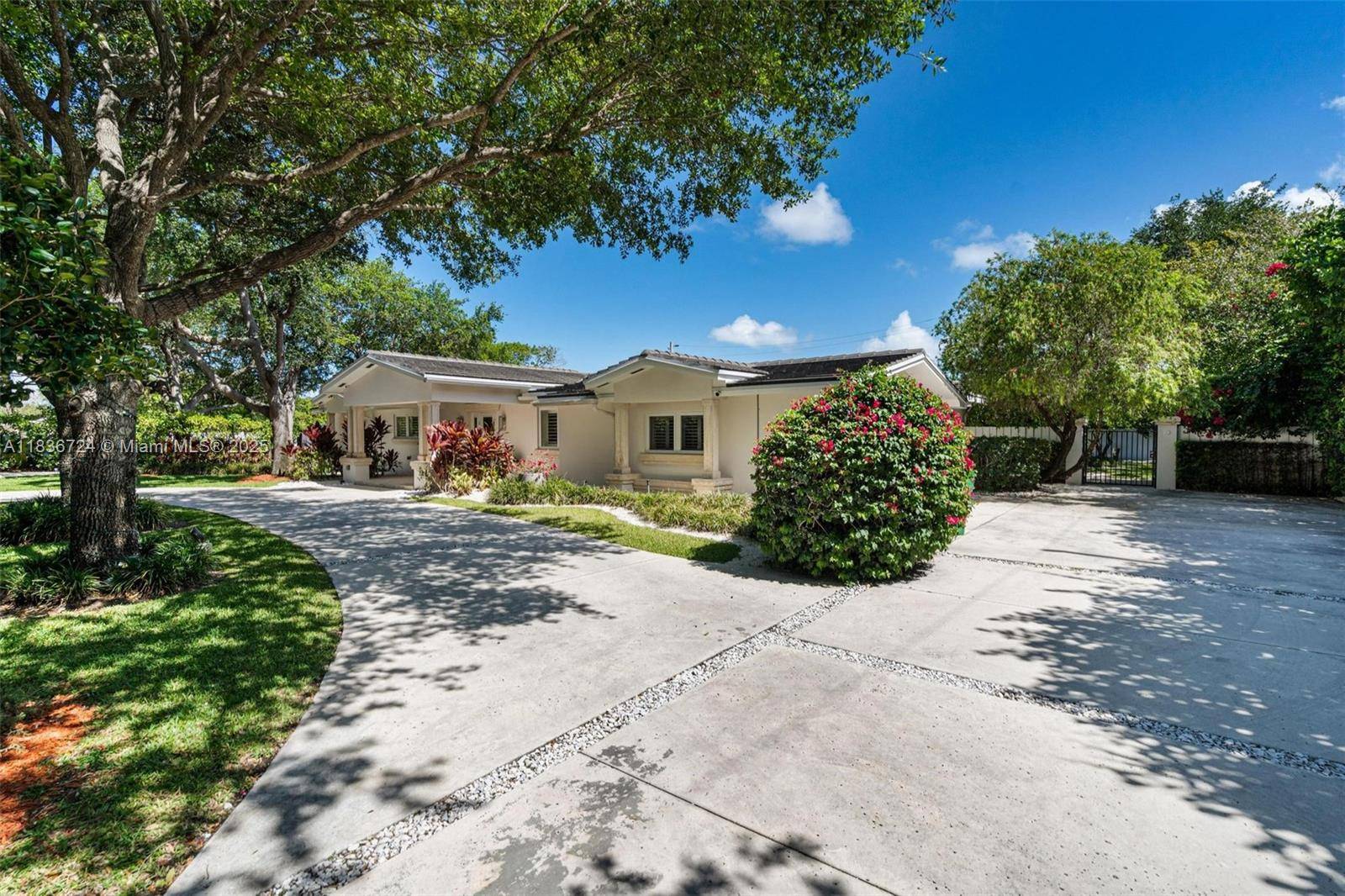 Pinecrest, FL 33156,7160 SW 124th St