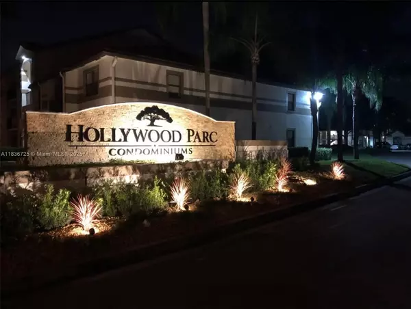 550 S Park Rd #17-8, Hollywood, FL 33021