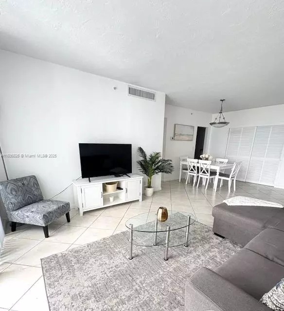 Hollywood, FL 33019,3001 S Ocean Dr #1039