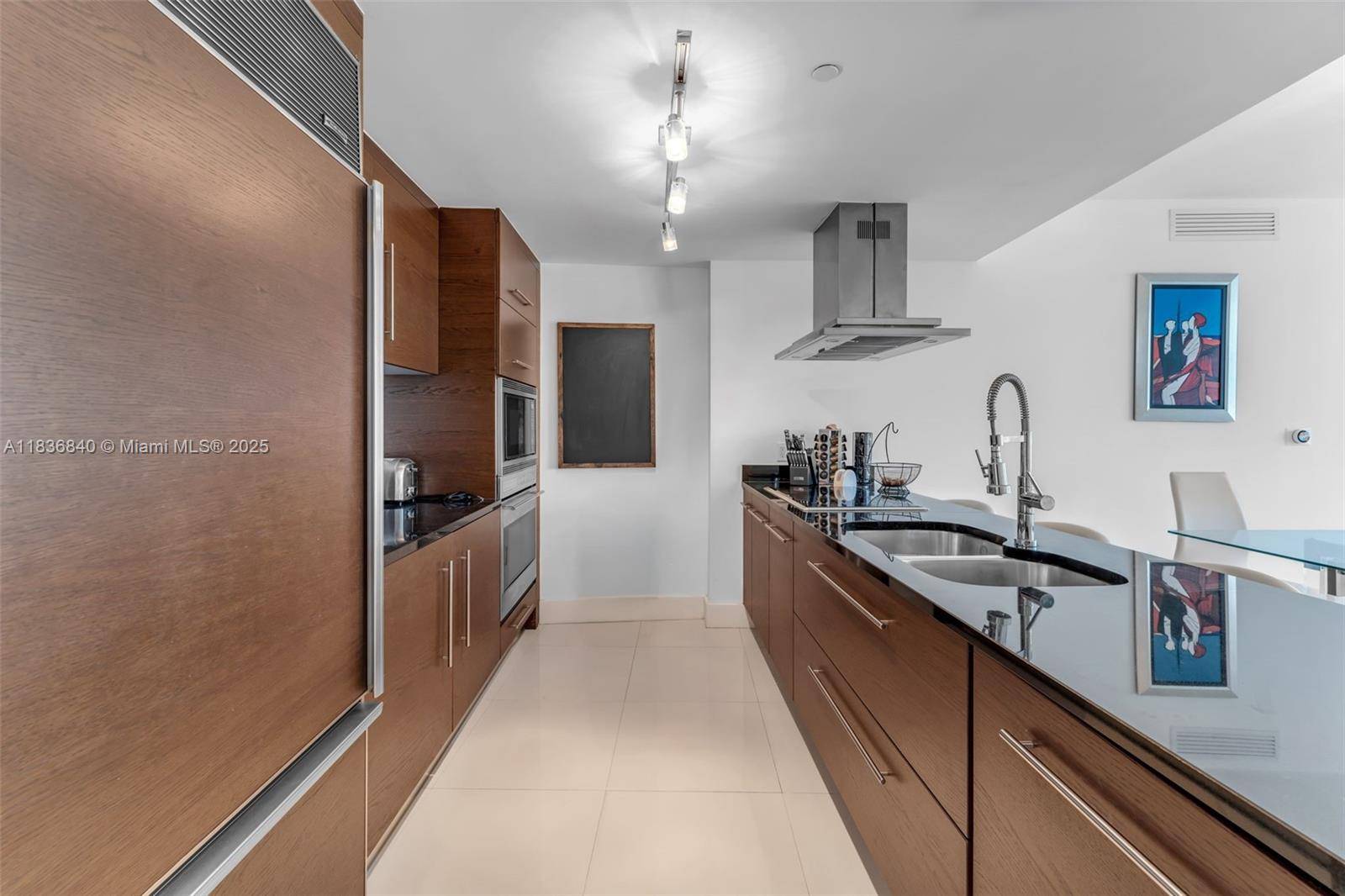 Miami, FL 33131,495 Brickell Ave #BAY1007