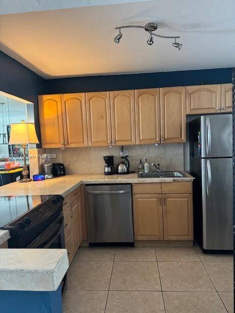 Hallandale Beach, FL 33009,Address not disclosed