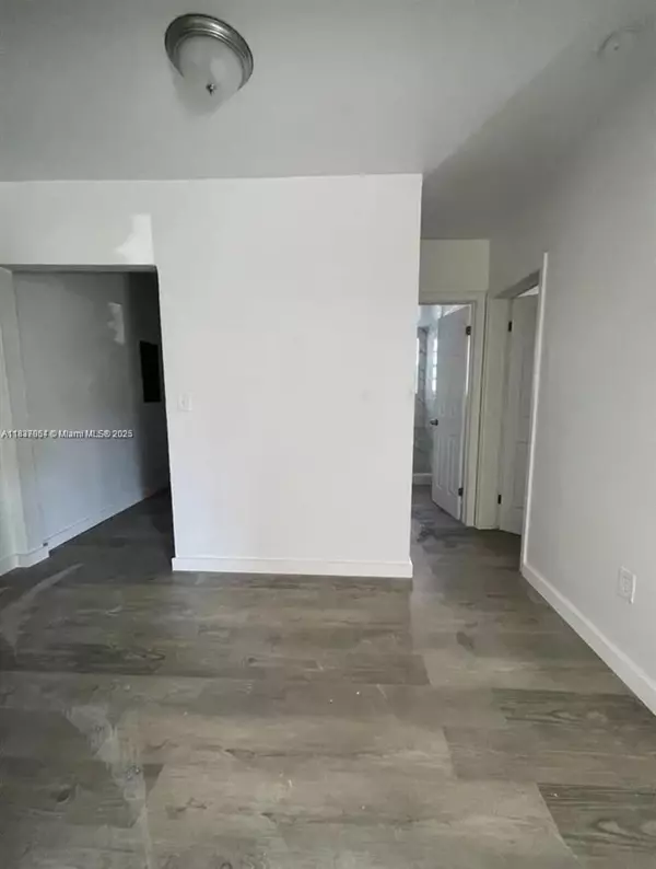 Miami Beach, FL 33141,7600 Dickens Ave #3