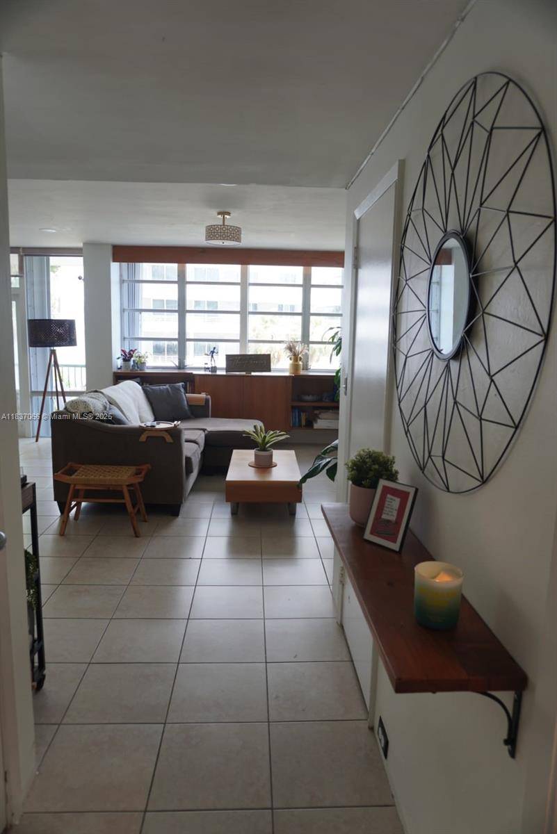 Miami, FL 33131,1408 Brickell Bay Dr #411