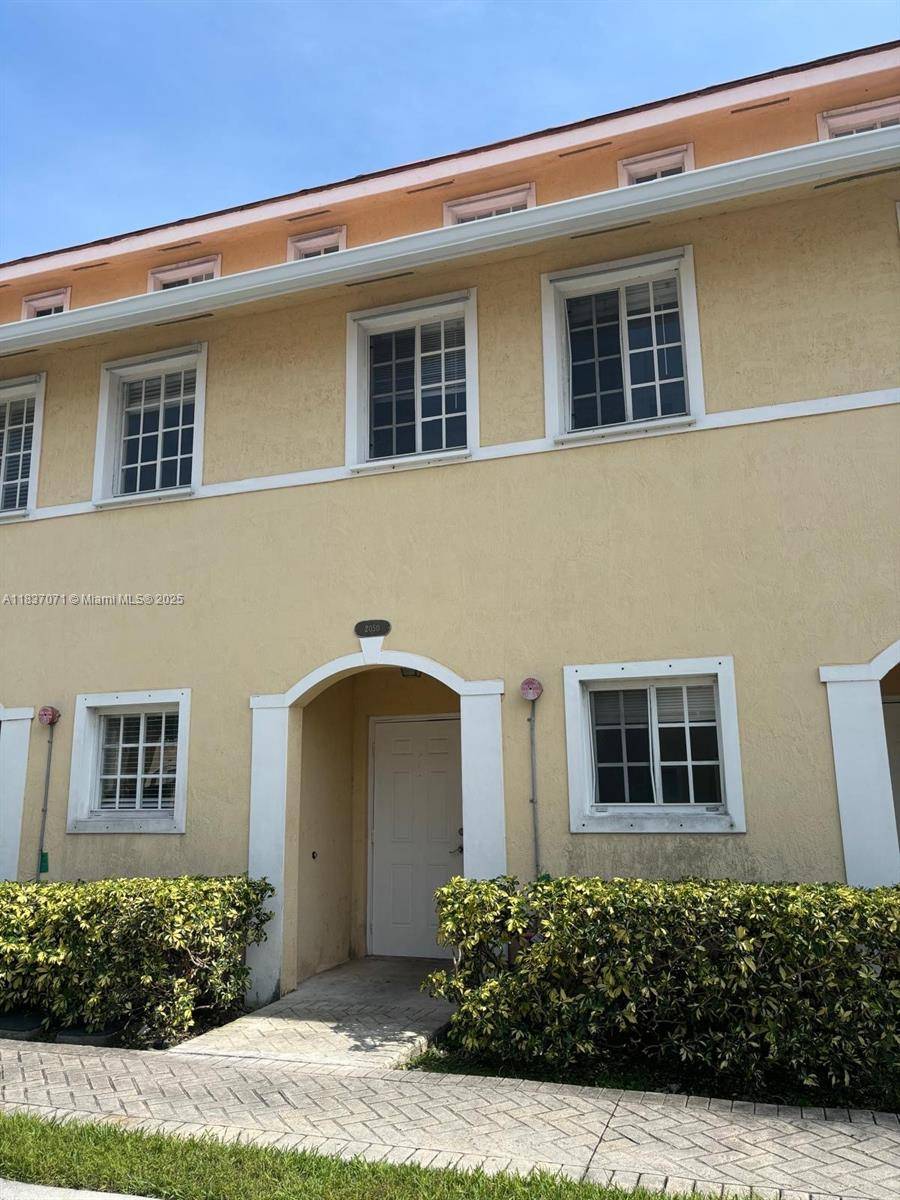 2050 NE 167th St #3-124, North Miami Beach, FL 33162