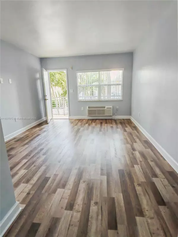 8000 NE Bayshore Ct #117, Miami, FL 33138