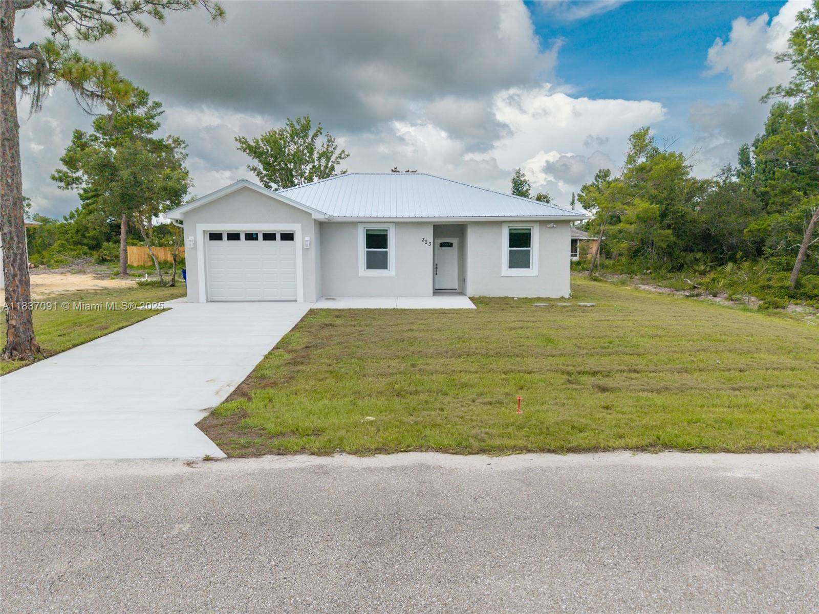 323 Garfield Ave NE, Lake Placid, FL 33852