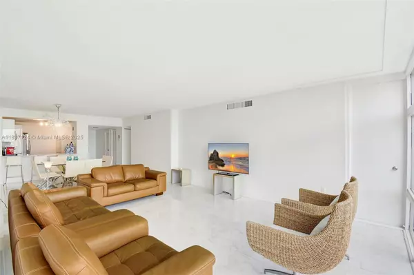 Aventura, FL 33180,20100 W Country Club Dr #1005