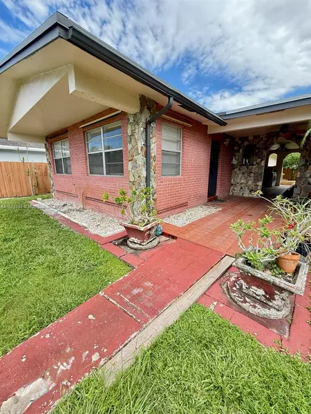 4088 SW 51 ST #C, Dania Beach, FL 33314
