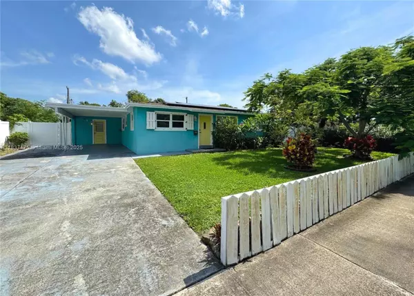 813 Date Palm Dr, Lake Park, FL 33403