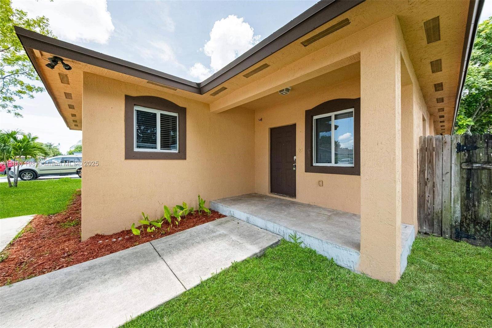 Miramar, FL 33023,6124 SW 39th St