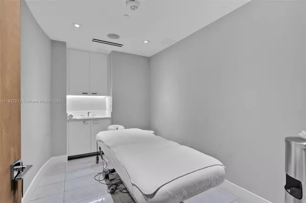 Miami, FL 33129,1643 Brickell Ave #1406