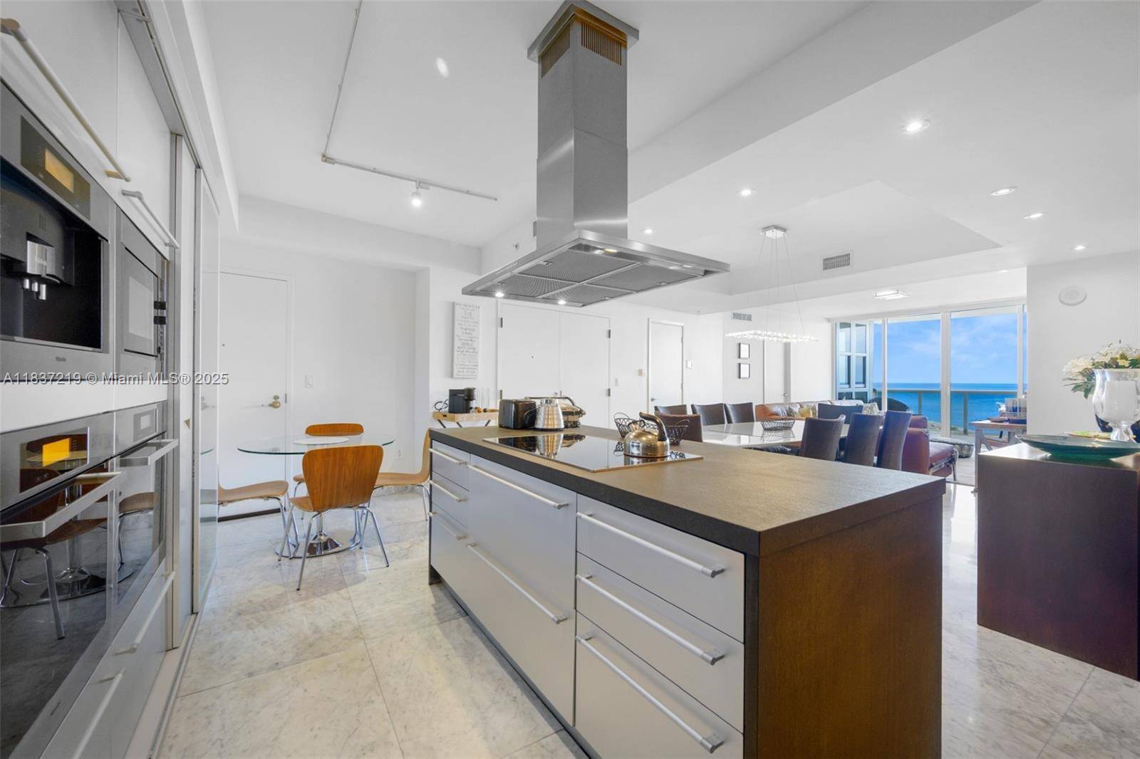 Sunny Isles Beach, FL 33160,18201 Collins Ave #1006