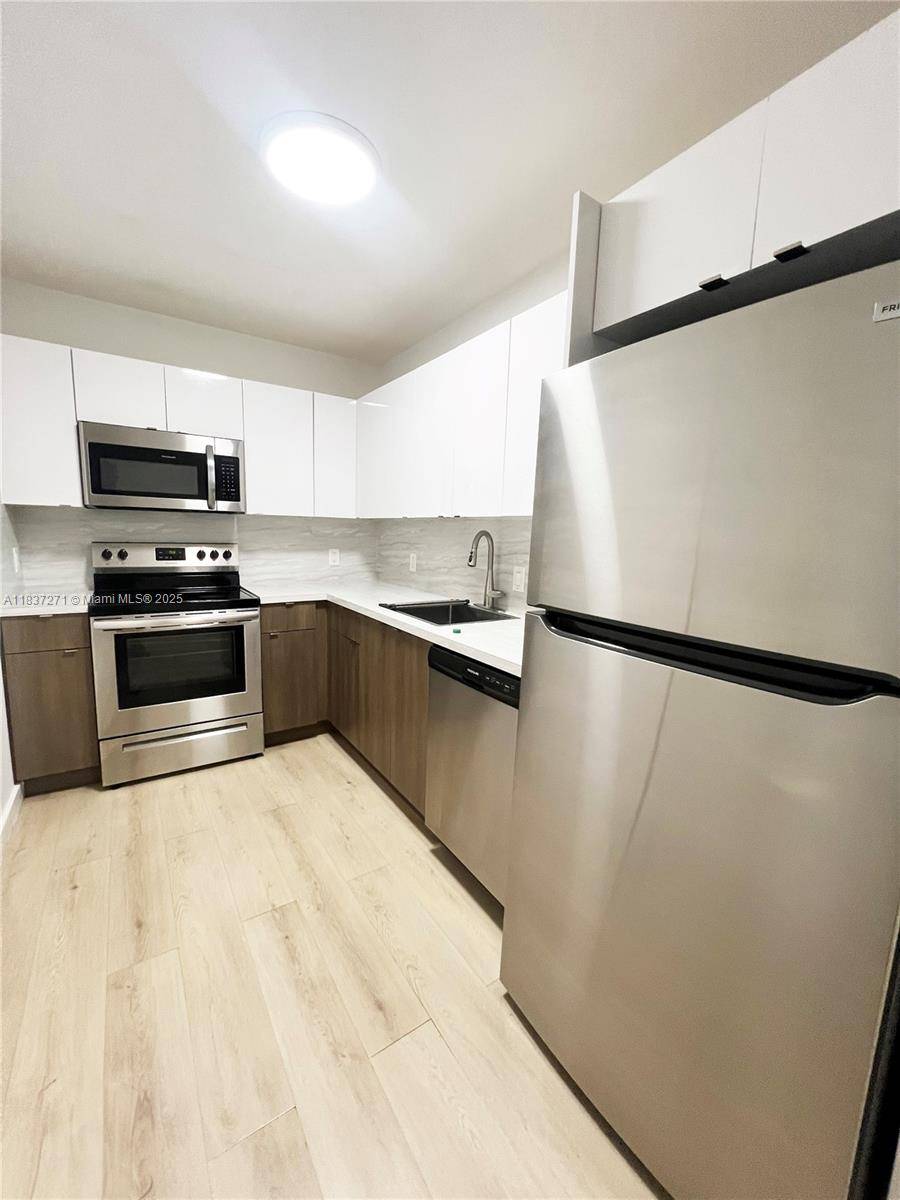 Miami, FL 33130,717 SW 11th Ave #208