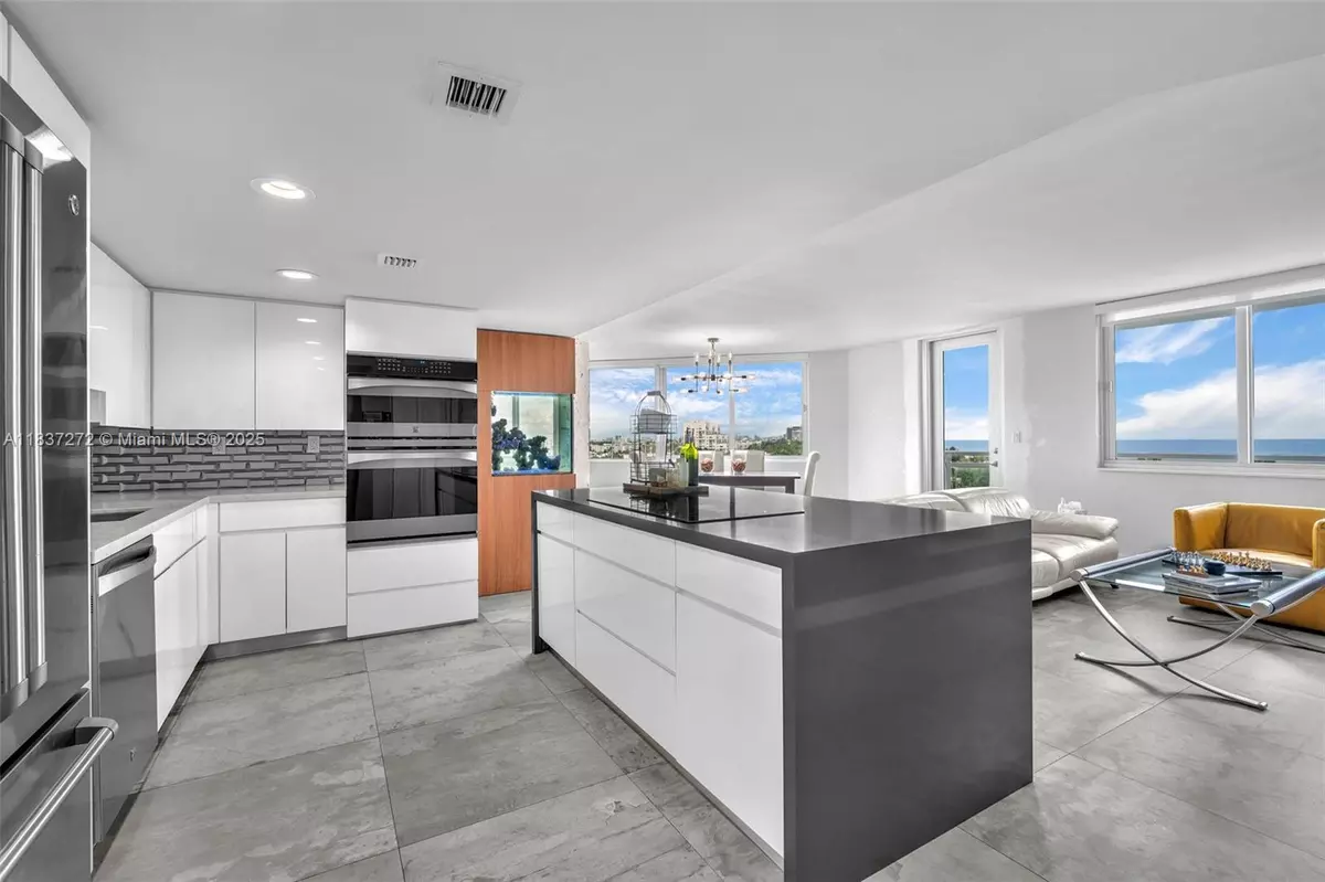 Miami Beach, FL 33141,7135 Collins Ave #736