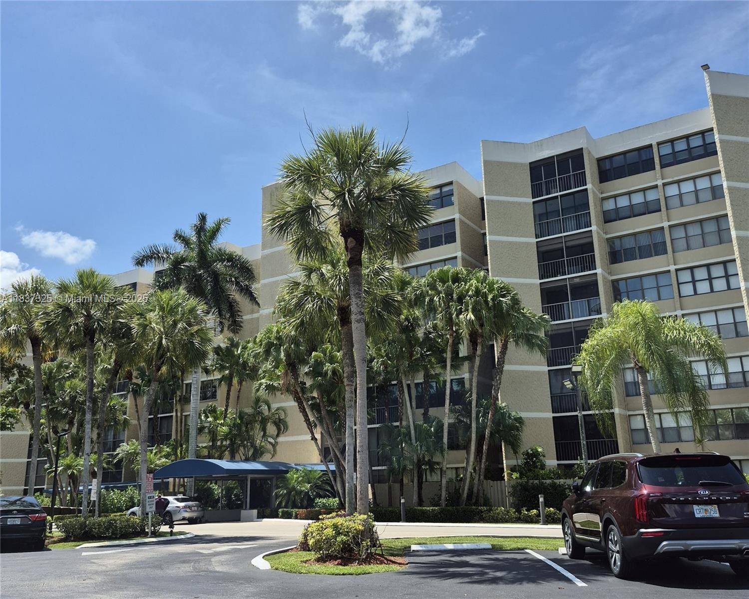 16300 Golf Club Rd #412, Weston, FL 33326