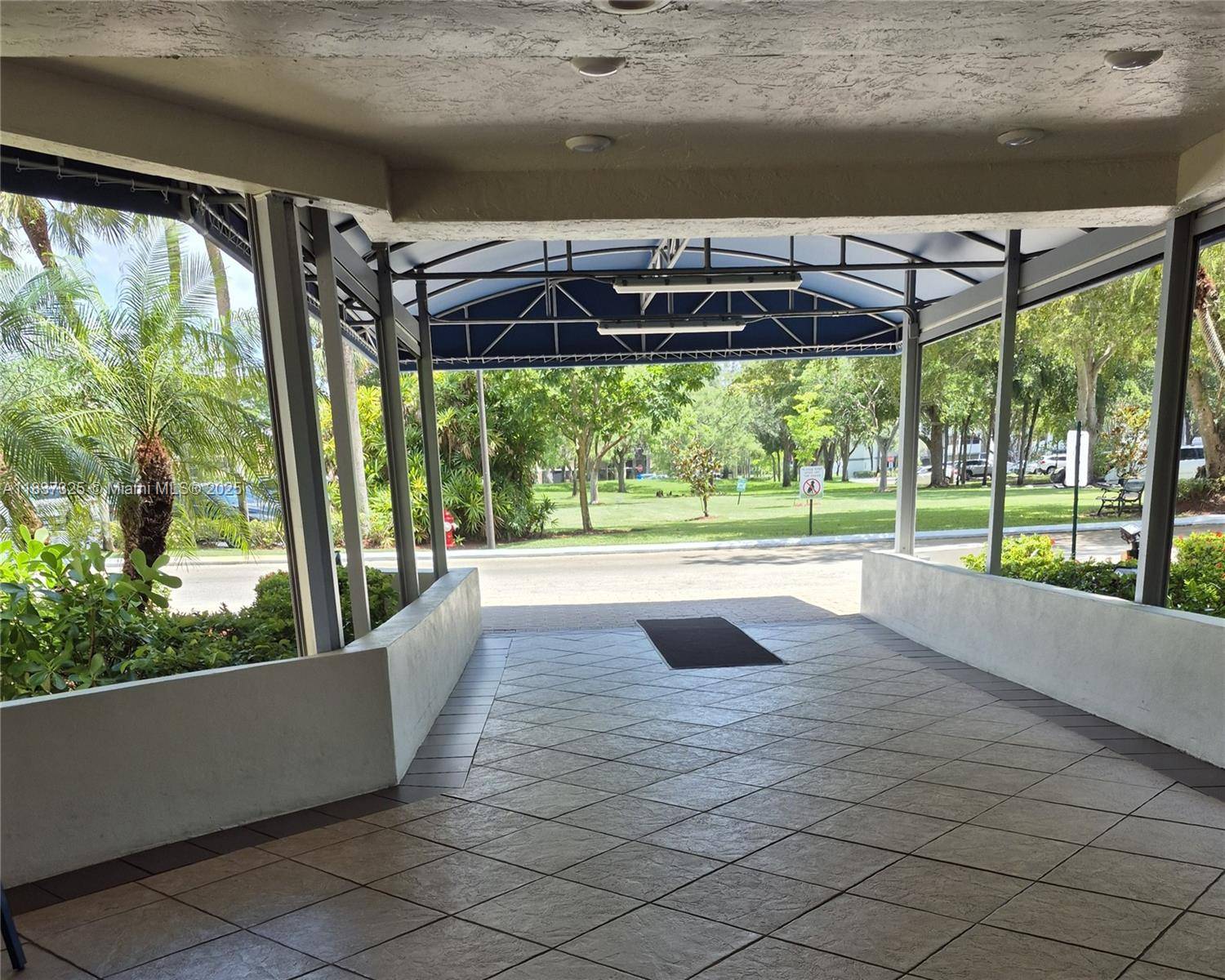 Weston, FL 33326,16300 Golf Club Rd #412