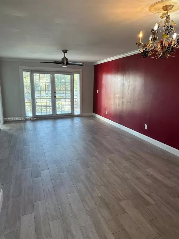Pembroke Pines, FL 33024,661 N University Dr #1-201