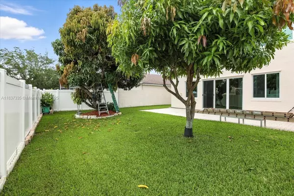 Pembroke Pines, FL 33028,15677 NW 12th Mnr