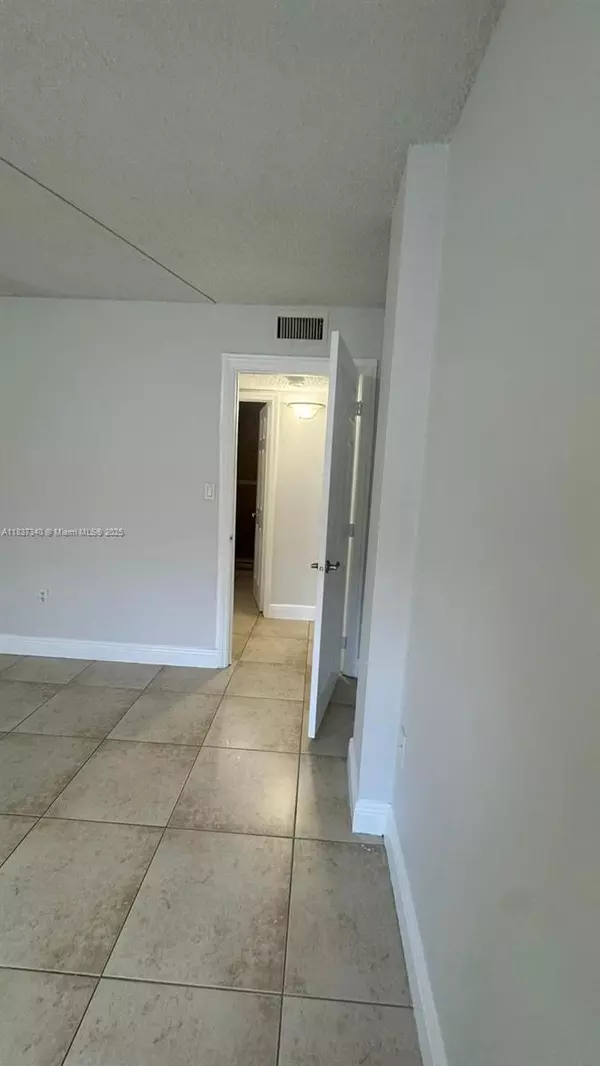 Hialeah, FL 33015,6960 Miami Gardens Dr #2-128
