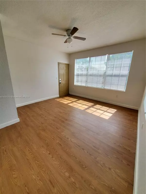 Miami, FL 33128,237 NW 10th Ave #3