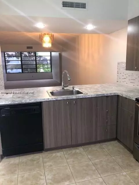 Davie, FL 33324,1715 Whitehall Dr #405