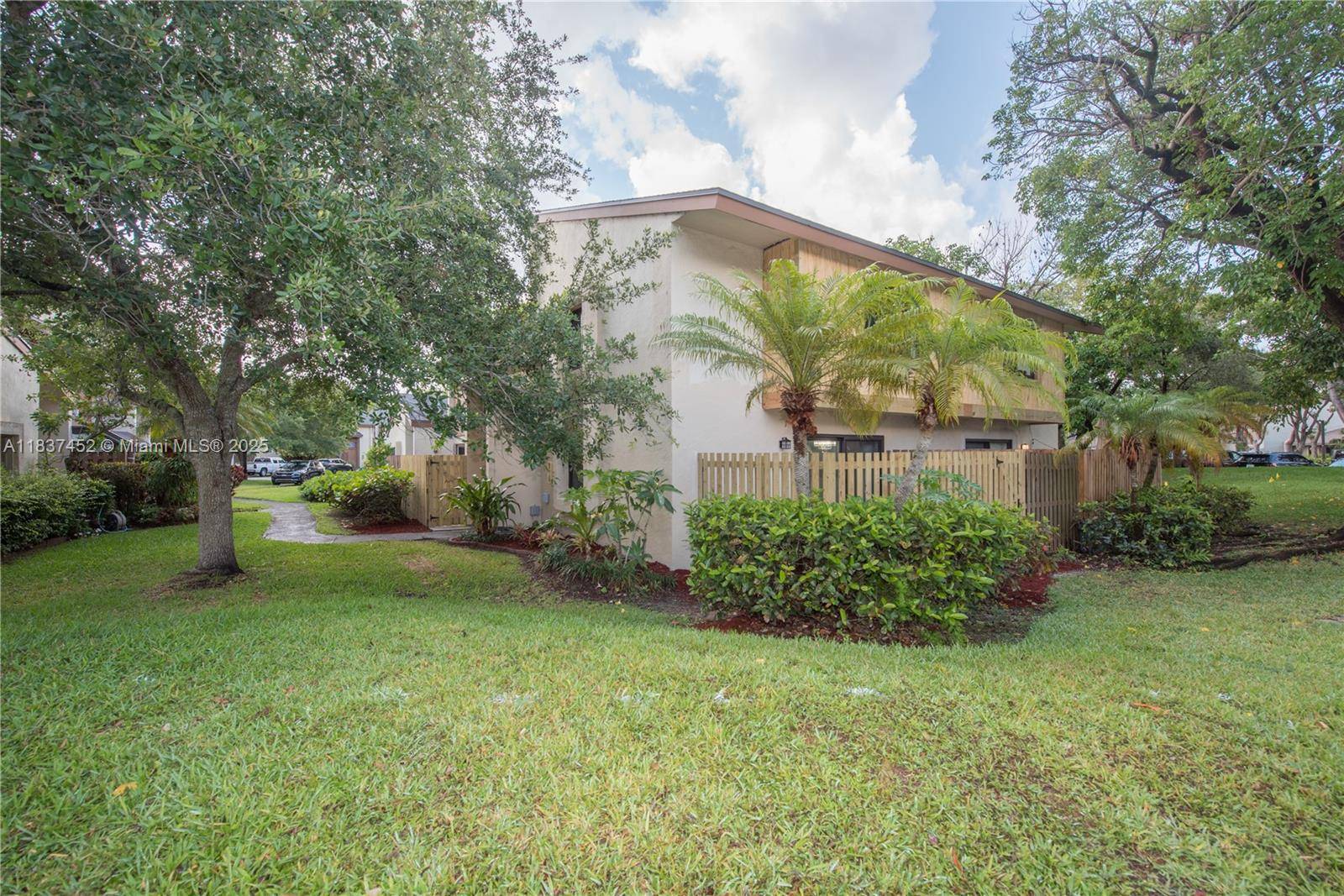 Miami, FL 33176,10945 SW 113th Pl #1B