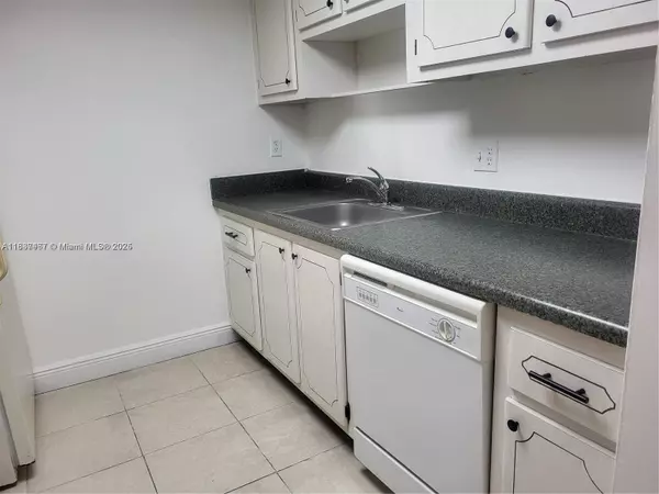 Miami, FL 33186,14301 N Kendall Dr #308B