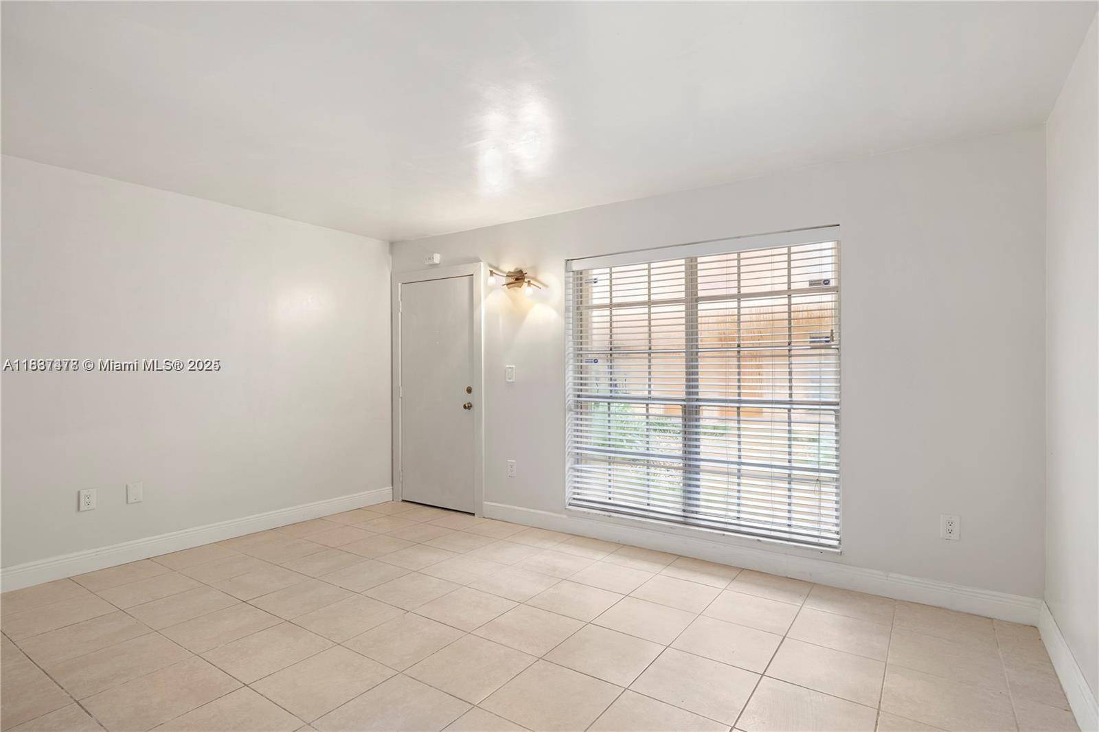 Miami Lakes, FL 33014,7241 Miami Lakes Dr #D19