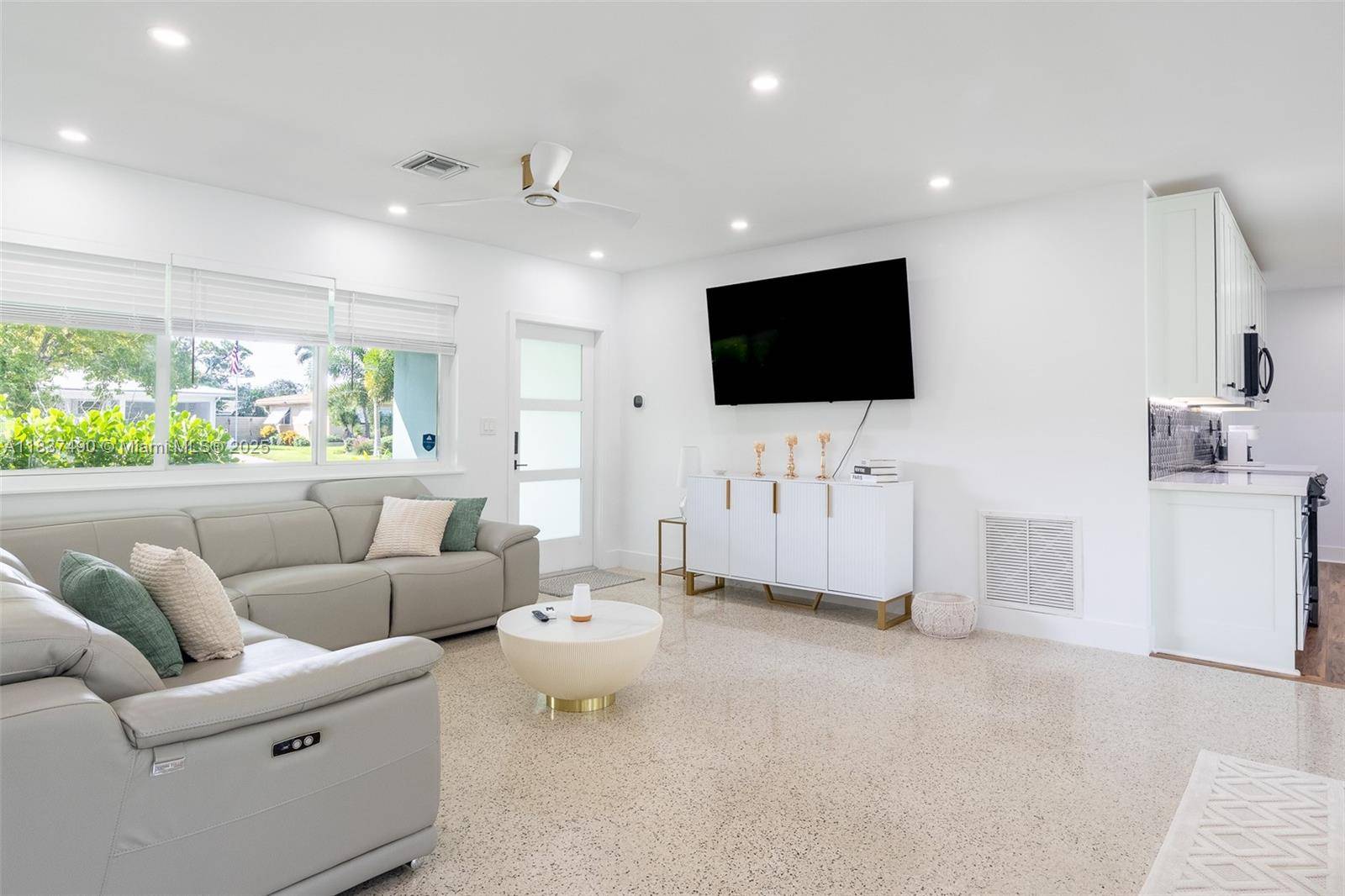 Pompano Beach, FL 33060,121 SE 7th St