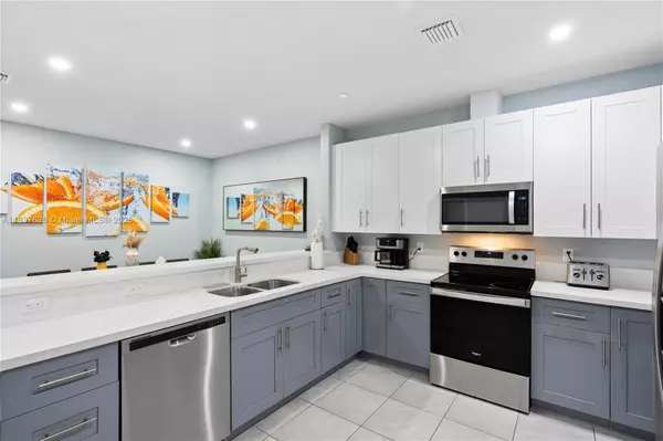 Fort Lauderdale, FL 33311,817 NW 1st Ave #819