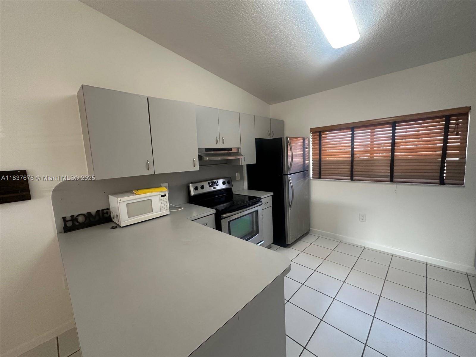 Hialeah, FL 33018,2891 W 76th St #202-2