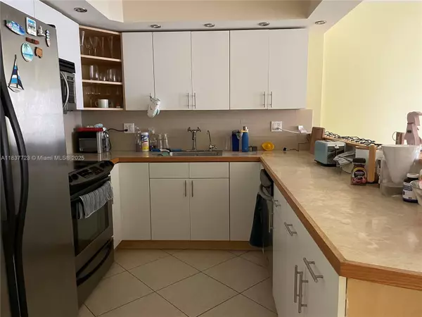 Hallandale Beach, FL 33009,600 Three Islands Blvd #614