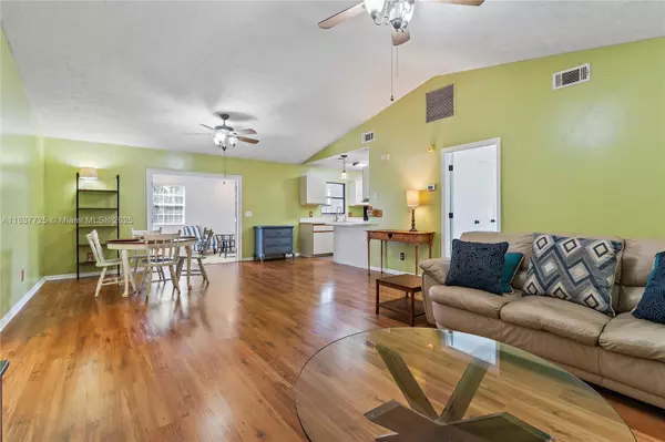 Jensen Beach, FL 34957,2044 NE 24th St