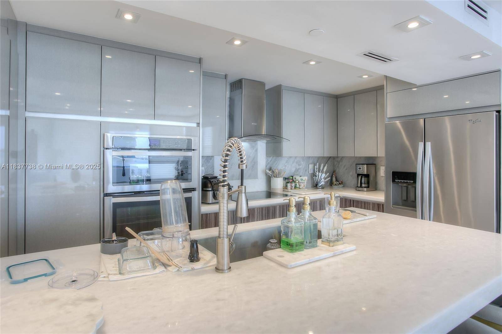 North Bay Village, FL 33141,7545 E Treasure Dr #7H