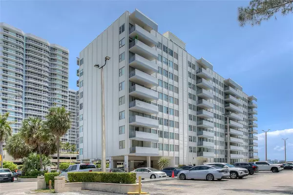 7545 E Treasure Dr #7H, North Bay Village, FL 33141