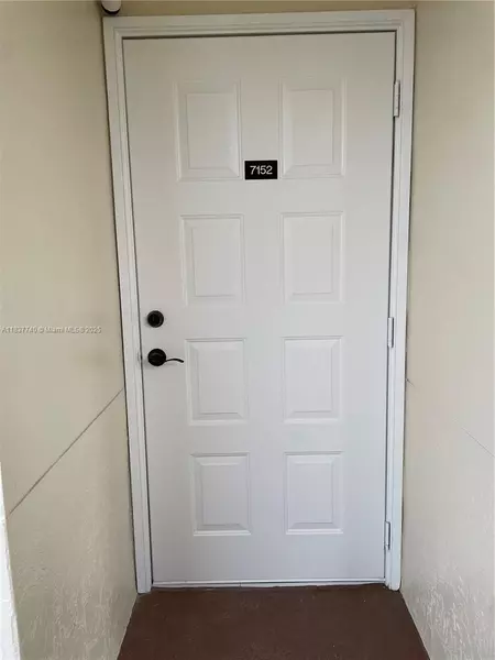 7152 S Devon Dr #304, Tamarac, FL 33321