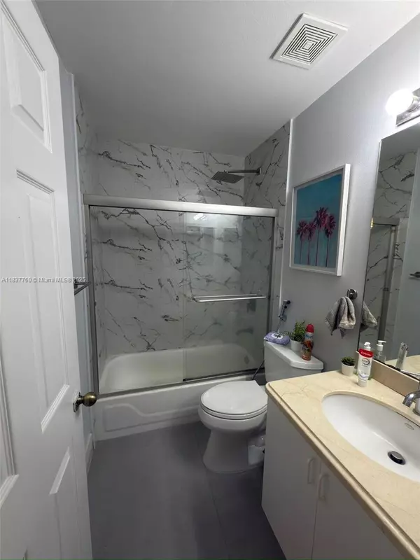Deerfield Beach, FL 33442,1105 SW 44th Way #1105