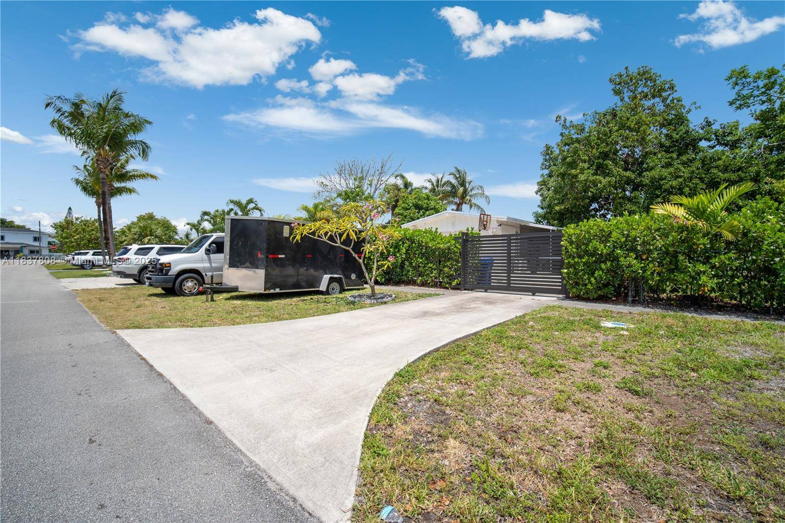 North Miami Beach, FL 33162,1245 NE 154th St #1