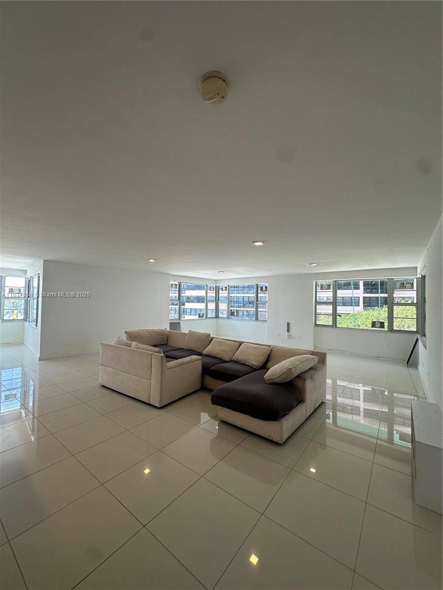 Miami Beach, FL 33140,5255 Collins Ave #3D
