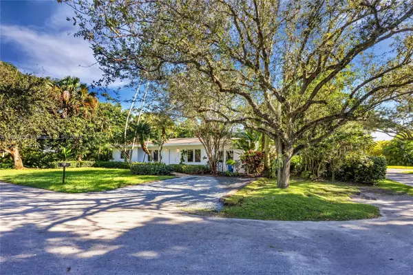 South Miami, FL 33143,5990 SW 86th St