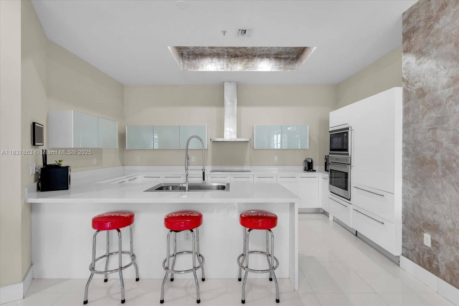 Sunny Isles Beach, FL 33160,200 Sunny Isles Blvd #TH-404