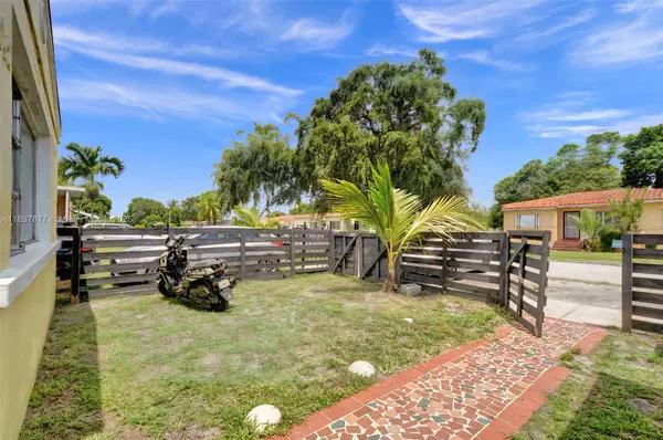 Miami, FL 33150,1042 NW 76th St