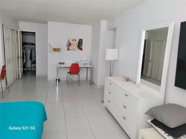 Hallandale Beach, FL 33009,1849 S Ocean Dr #1407