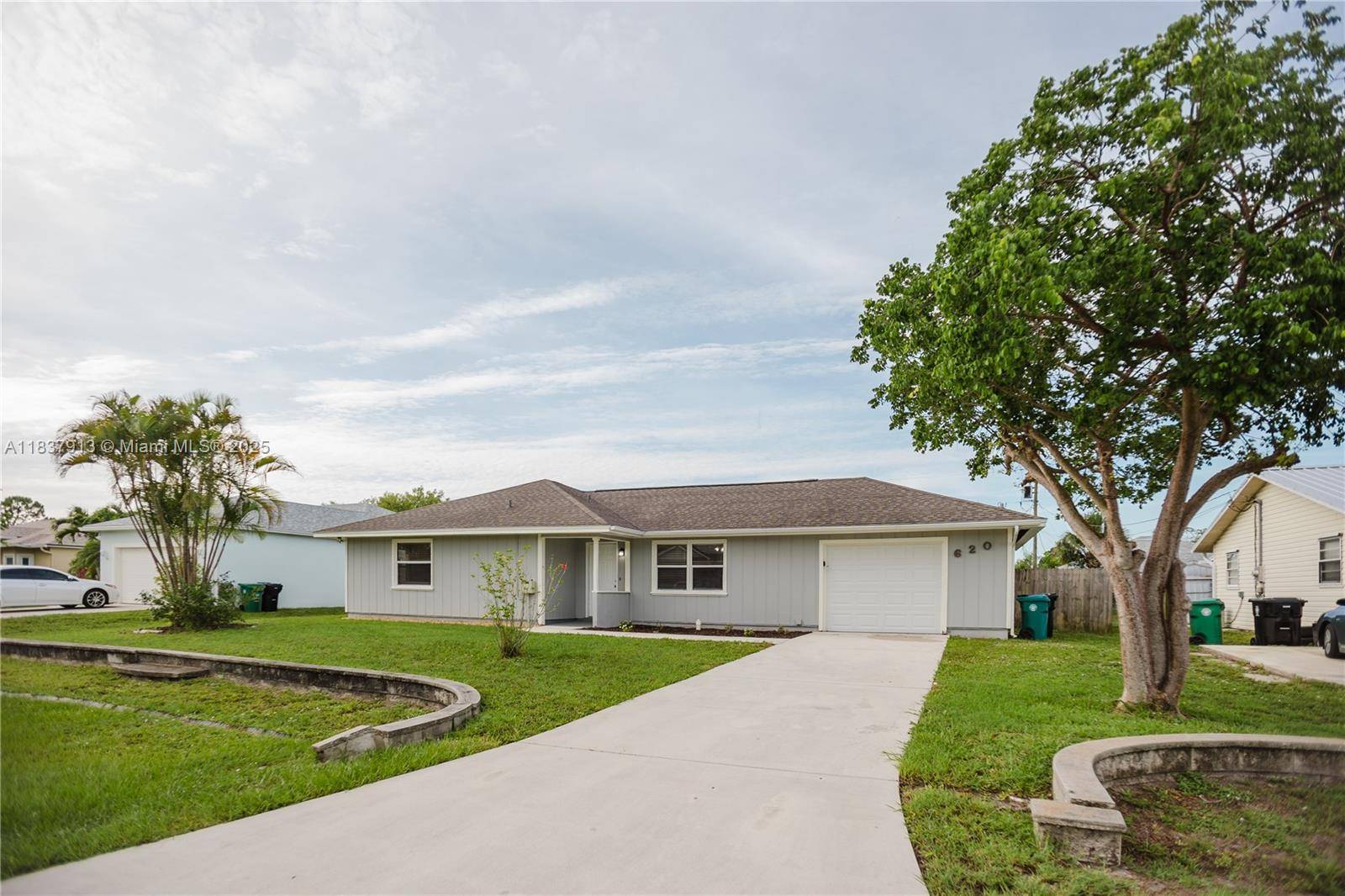 620 SE Picasso Ave, Port St Lucie, FL 34983