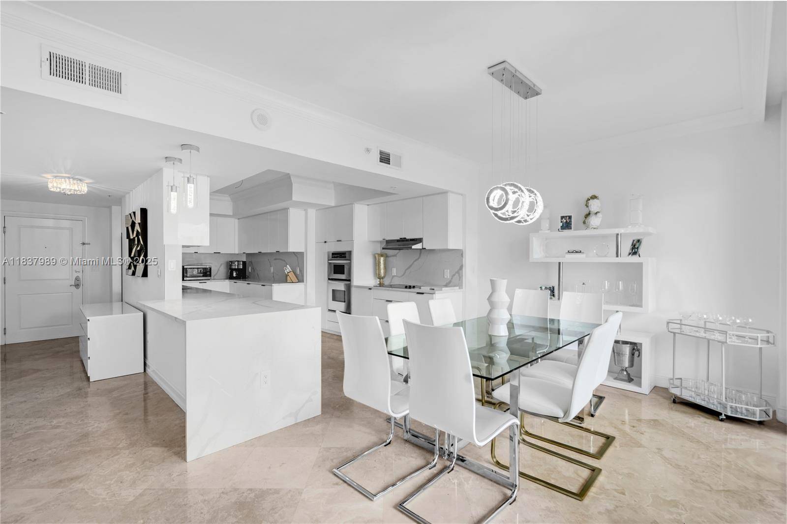 Boca Raton, FL 33432,99 SE Mizner Blvd #PH 16