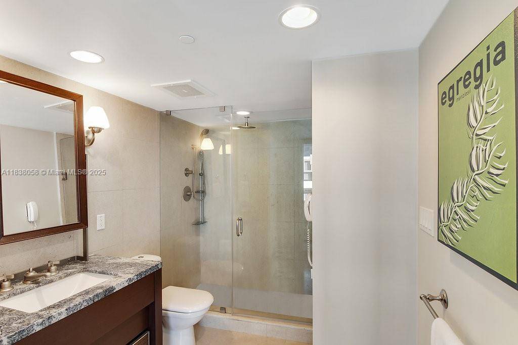 Miami Beach, FL 33141,6801 Collins Ave #1207