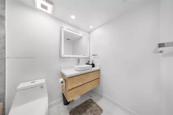 7601 E Treasure Dr #1422, North Bay Village, FL 33141