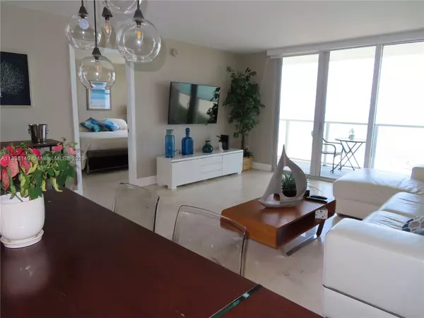 5701 Collins Ave #704, Miami Beach, FL 33140