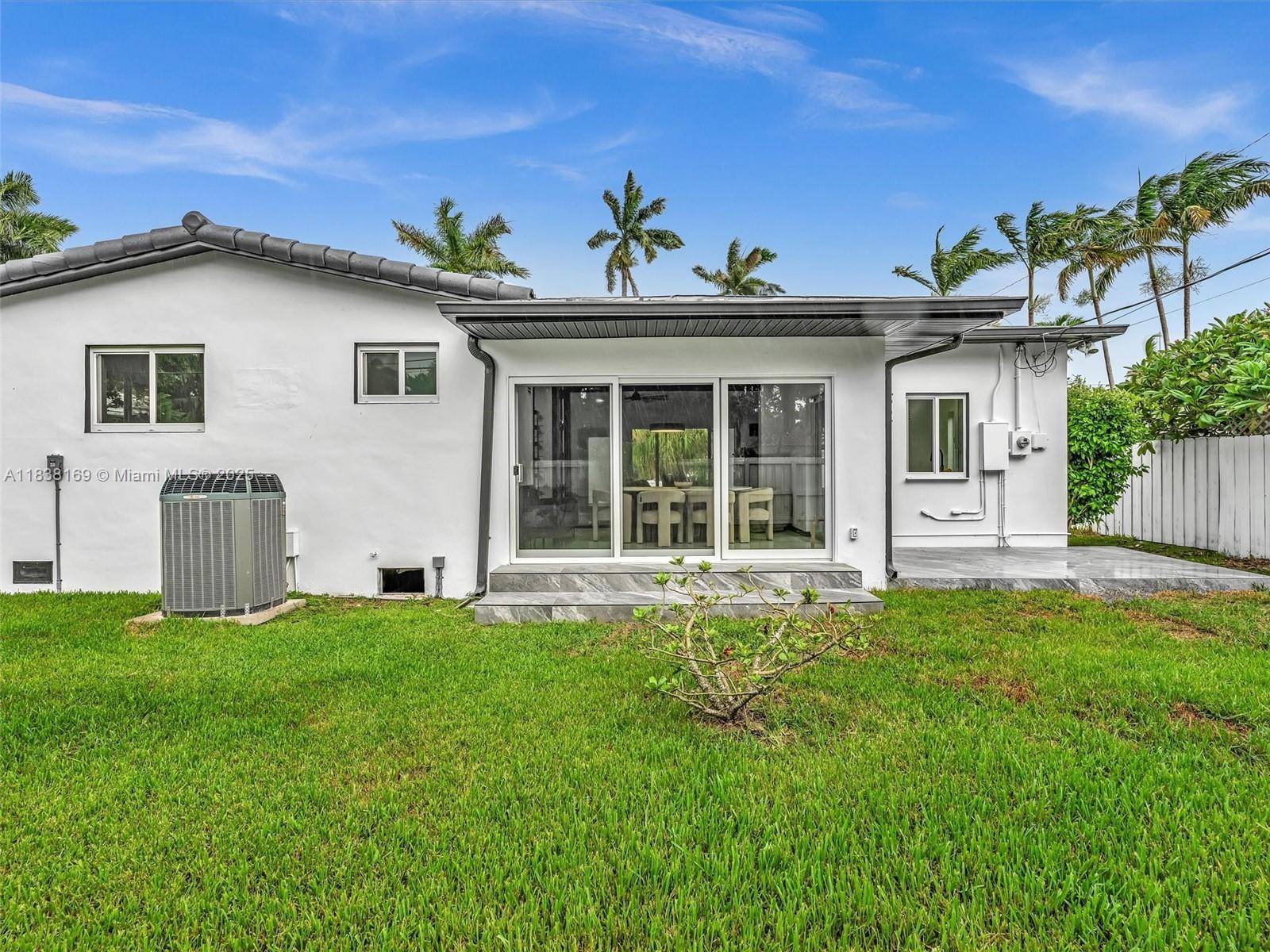 Hollywood, FL 33020,915 N 14th Ave