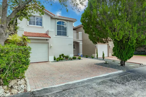 15855 SW 86th Ter, Miami, FL 33193